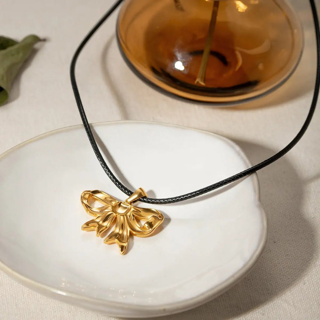18K Gold - Plated Bow Pendant Necklace - GlossiChic Collectionjewelry