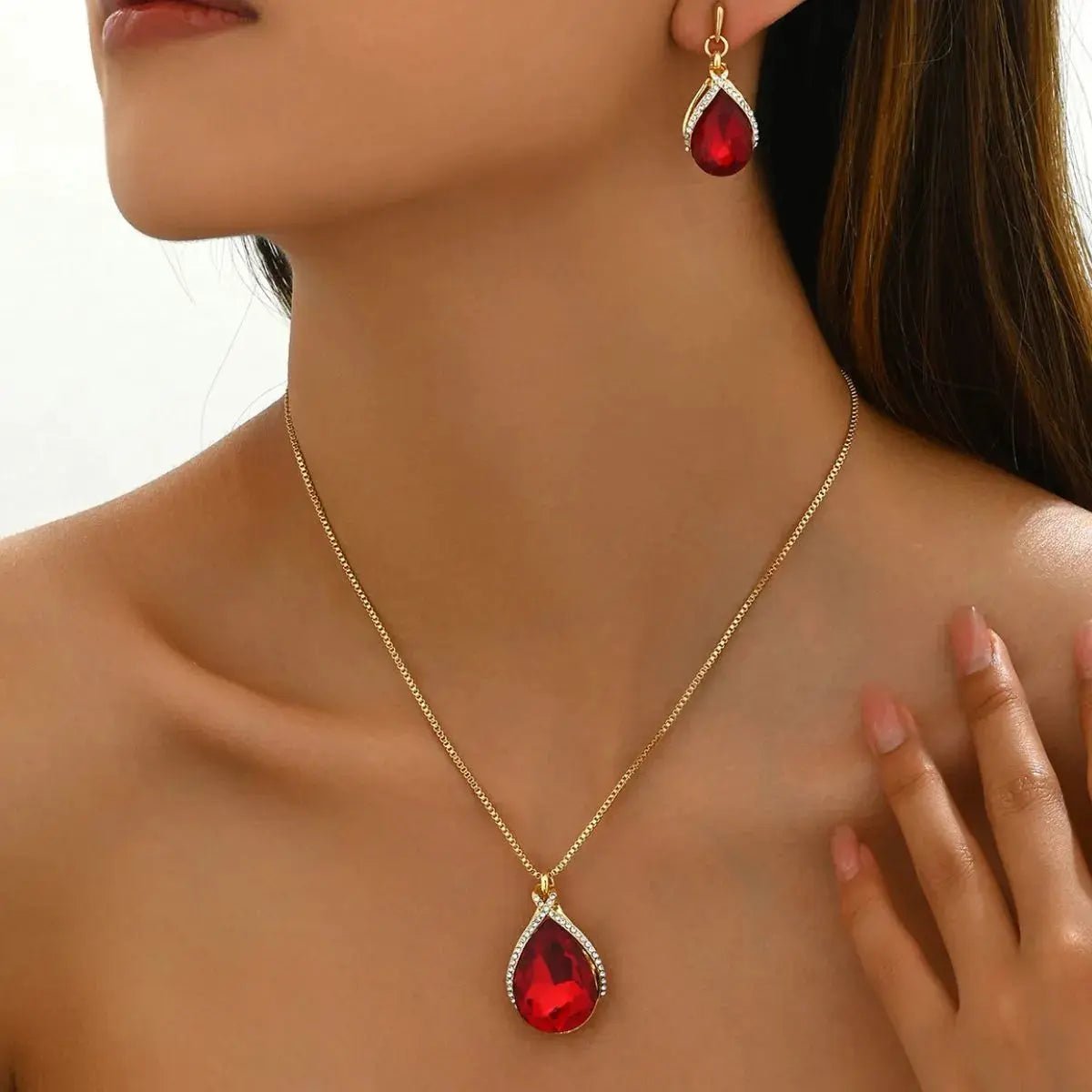 18K Gold-Plated Rhinestone Teardrop Necklace and Earrings Jewelry Set - GlossiChic Collection Gold / One Size GlossiChic Collection jewelry