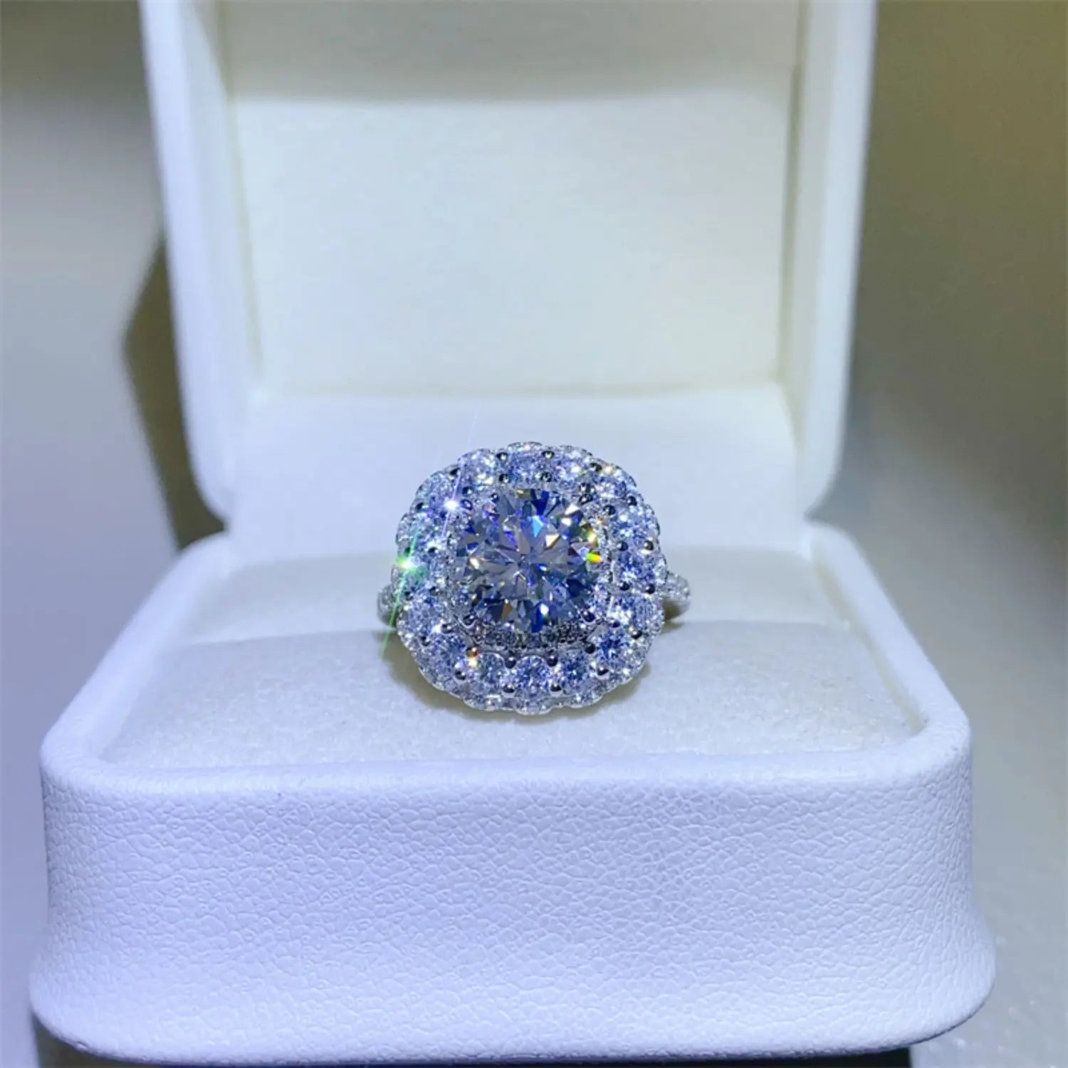 2 Carat Moissanite 925 Sterling Silver Ring - GlossiChic Collectionjewelry
