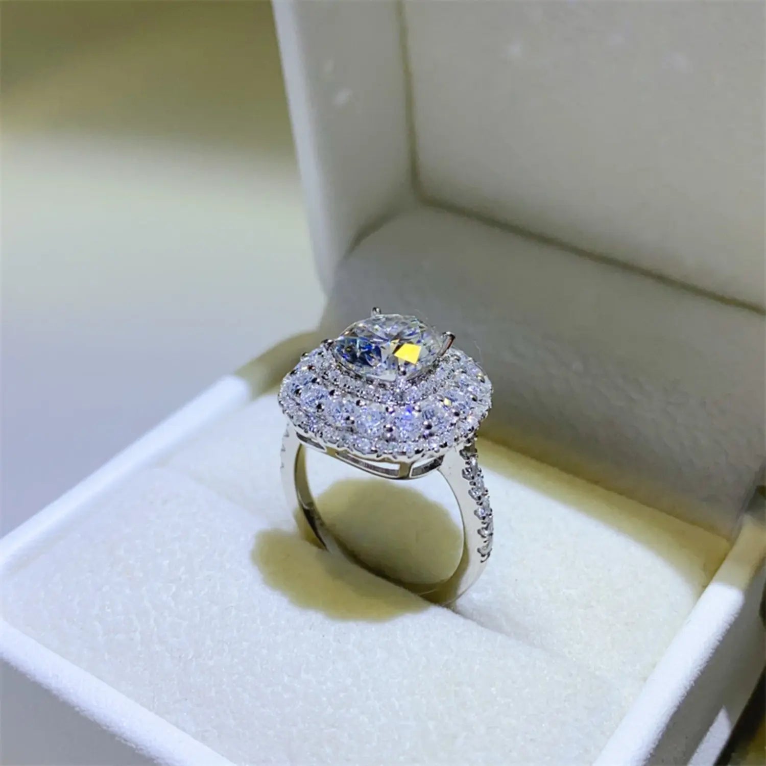 2 Carat Moissanite 925 Sterling Silver Ring - GlossiChic Collectionjewelry