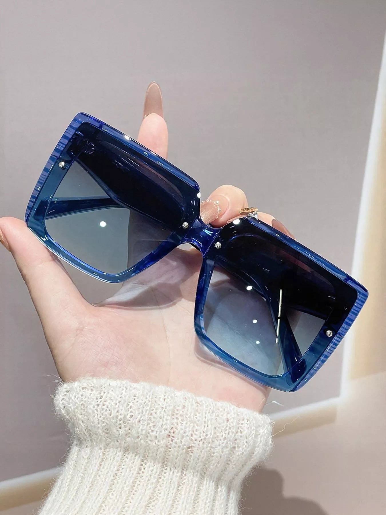 31e39d66-f1a4-41a7-a724-58100af6f83f-GlossiChic Collection