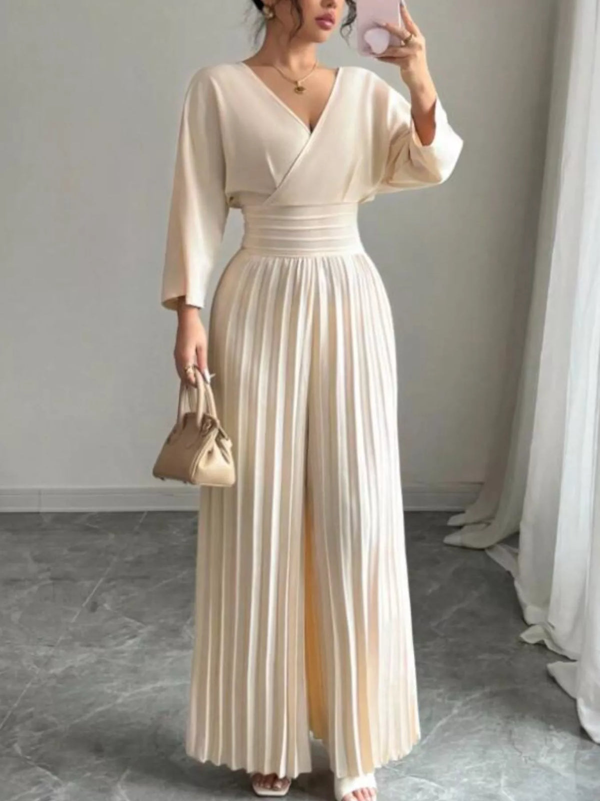 340b4b10-d7c3-42f7-b8b9-d62a285582b8-GlossiChic Collection