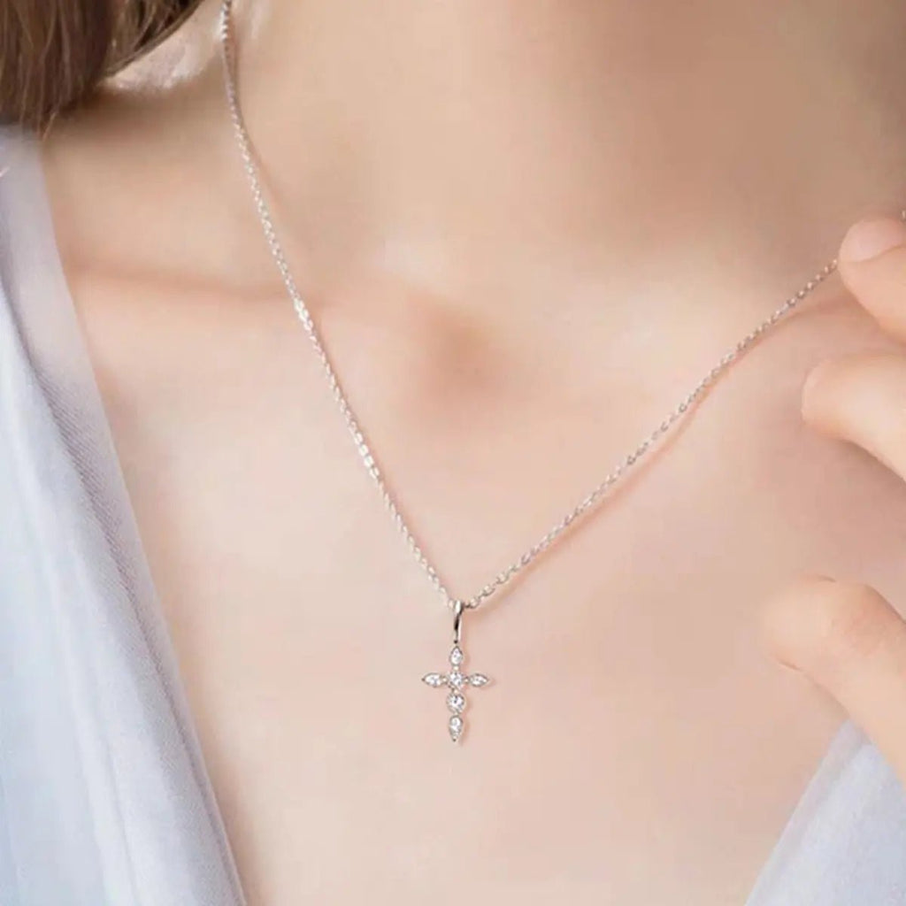925 Sterling Silver Moissanite Cross Pendant Necklace - GlossiChic Collectionjewelry