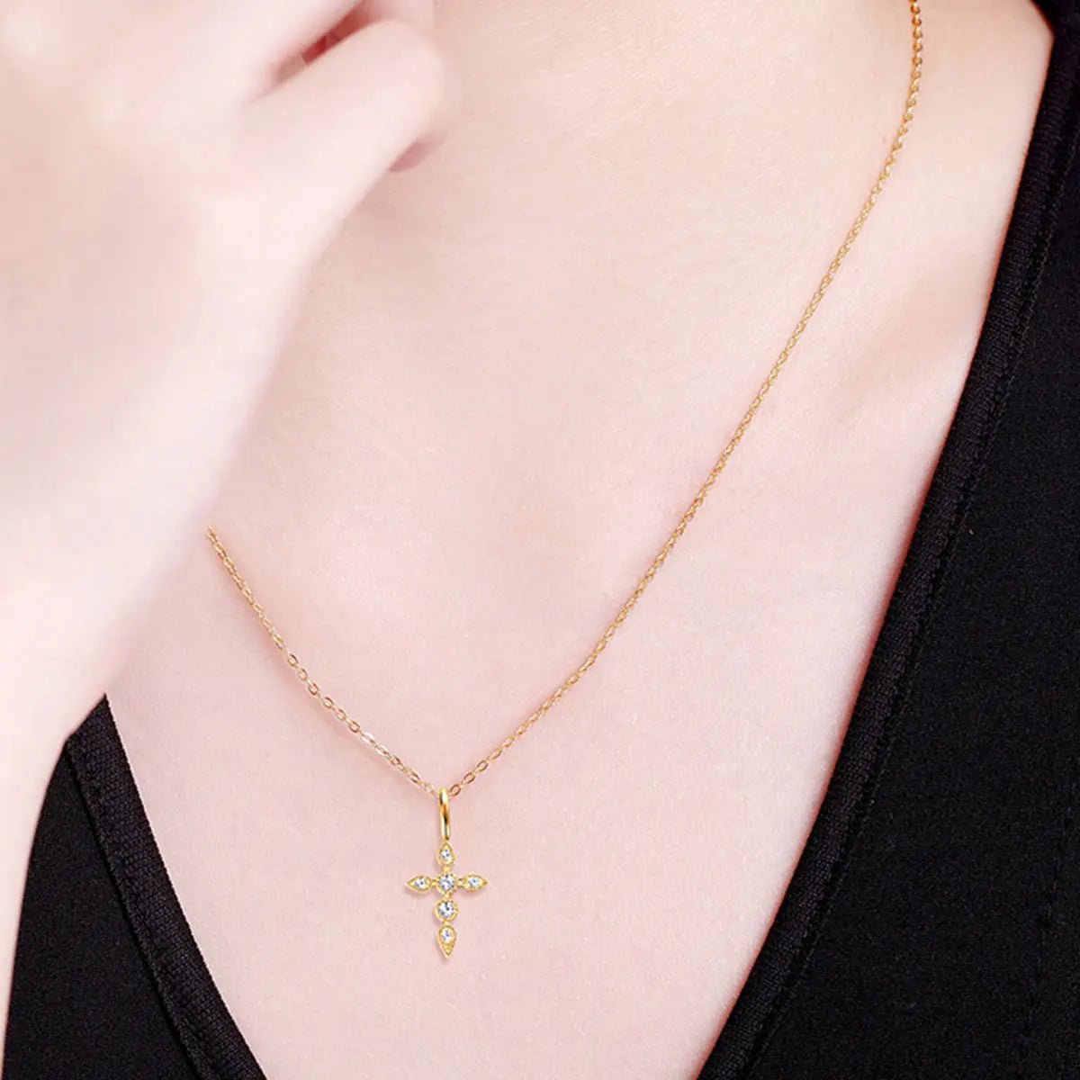 925 Sterling Silver Moissanite Cross Pendant Necklace - GlossiChic Collectionjewelry